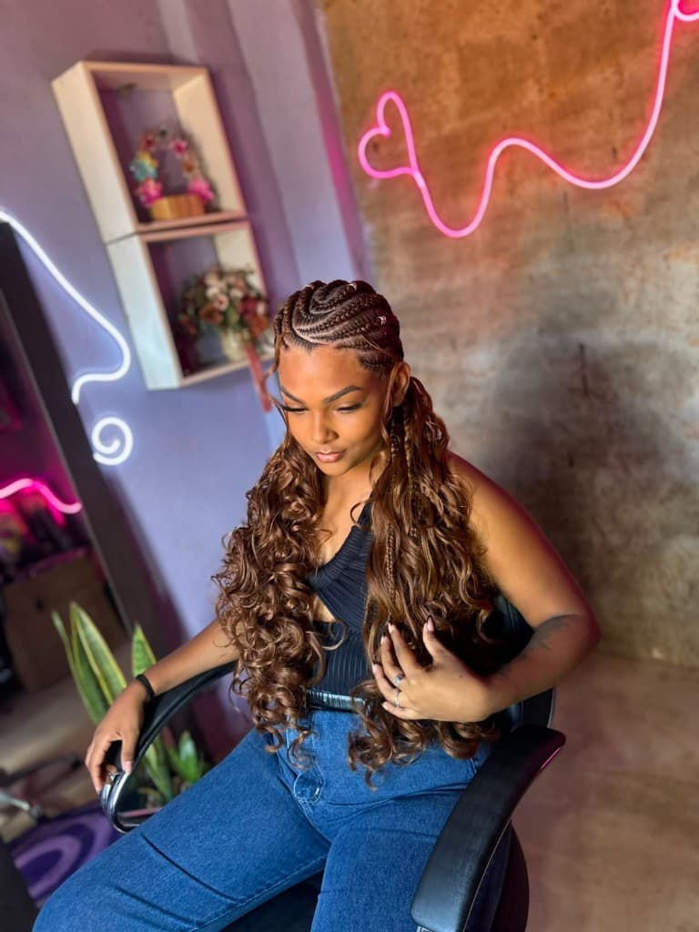 Ghana Braids com cachos longos feitas pela Kmilly Braids em Canaã dos Carajás - PA